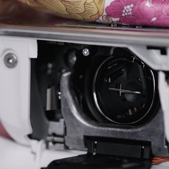 Bernina 475 QE sewing machine