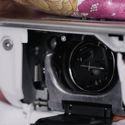 Bernina 475 QE sewing machine