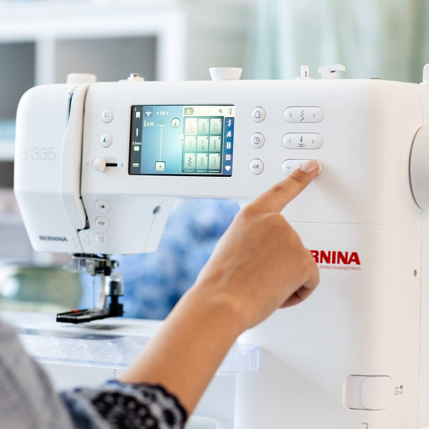 BERNINA 325 Sewing Machine (Gen. 2)